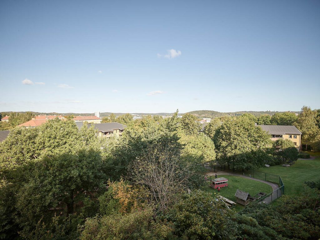 30. Anlaggning av Markplattor till mindre park Nacka Bjorknas